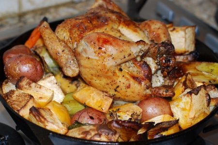 Праздничное блюдо из цыпленка и говяжьего языка
