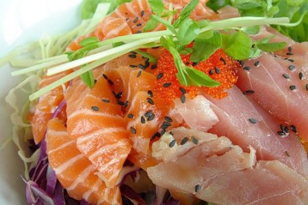 Рецепт пикантного салата из рыбы