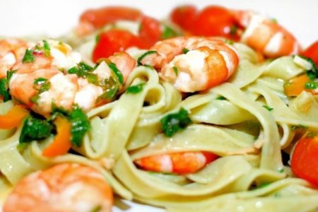 Рецепт салат с макаронами и креветками