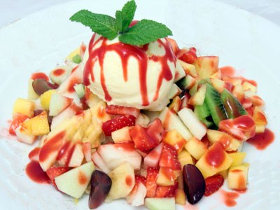 Фруктовый салат “С мороженым и желе из глинтвейна”